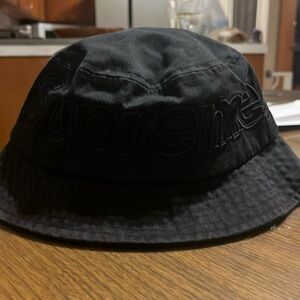 Supreme outline crusher black. SS23.